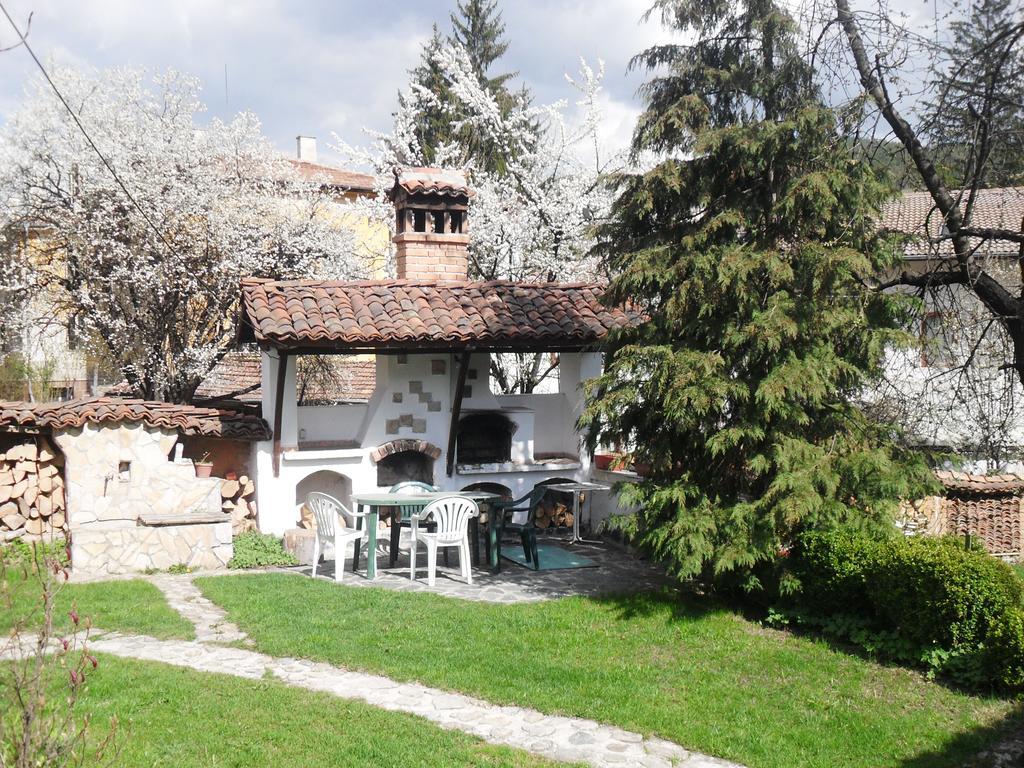Hotel Borimechkova Kashta à Koprivchtitsa Extérieur photo